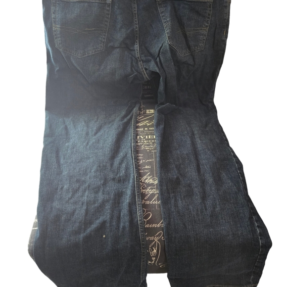 Levi Straus Gold Relaxed Fit 38X32 Blue Jeans - Picture 2 of 5